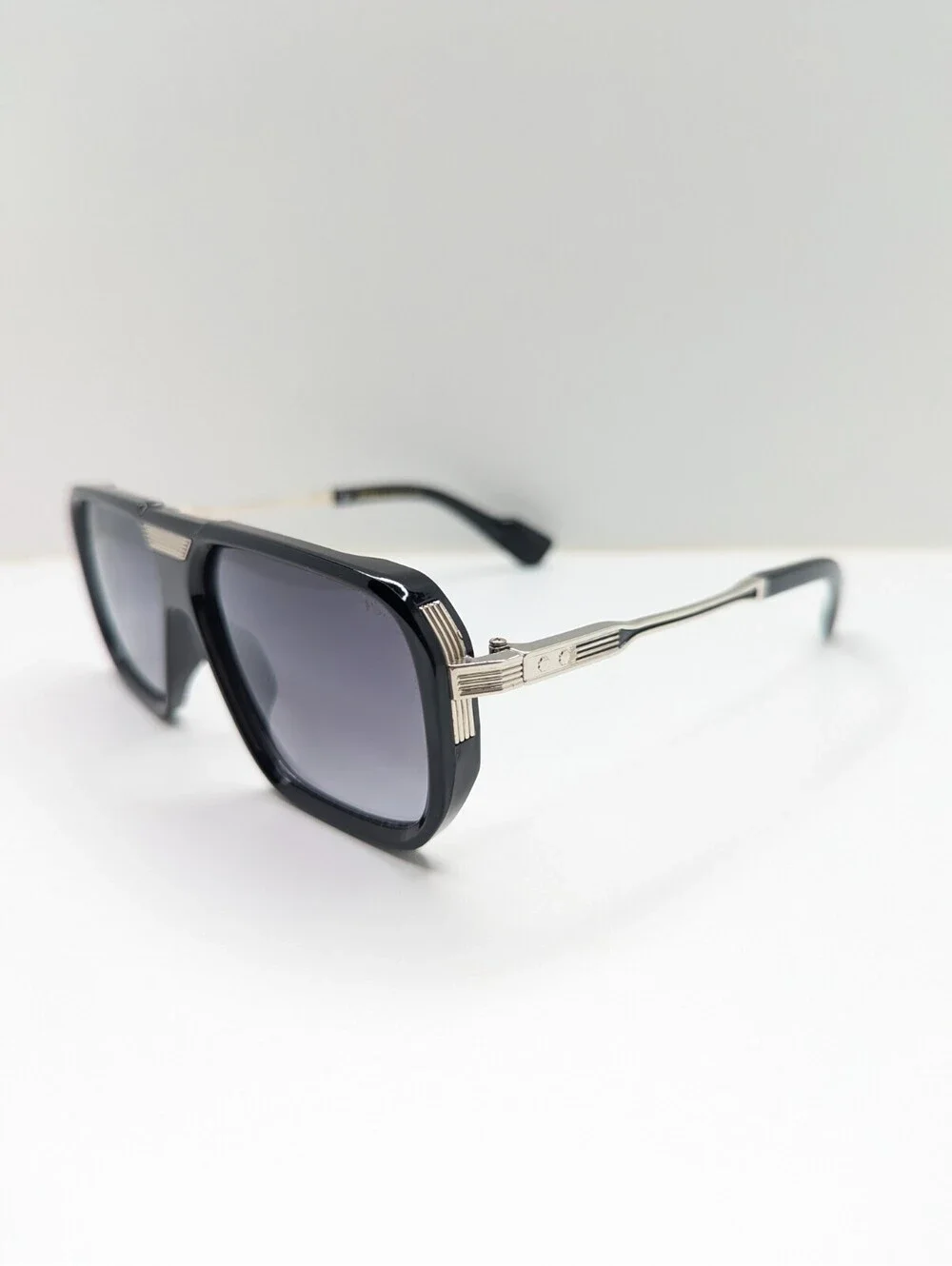Manhattan 8MH87072 Smoke Gradient Lens Black Aviator Frame Men’s Sunglasses